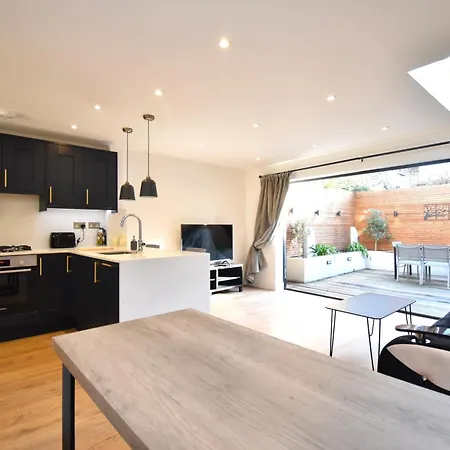 Stunning 2 Bed Apartment Londres Extérieur photo