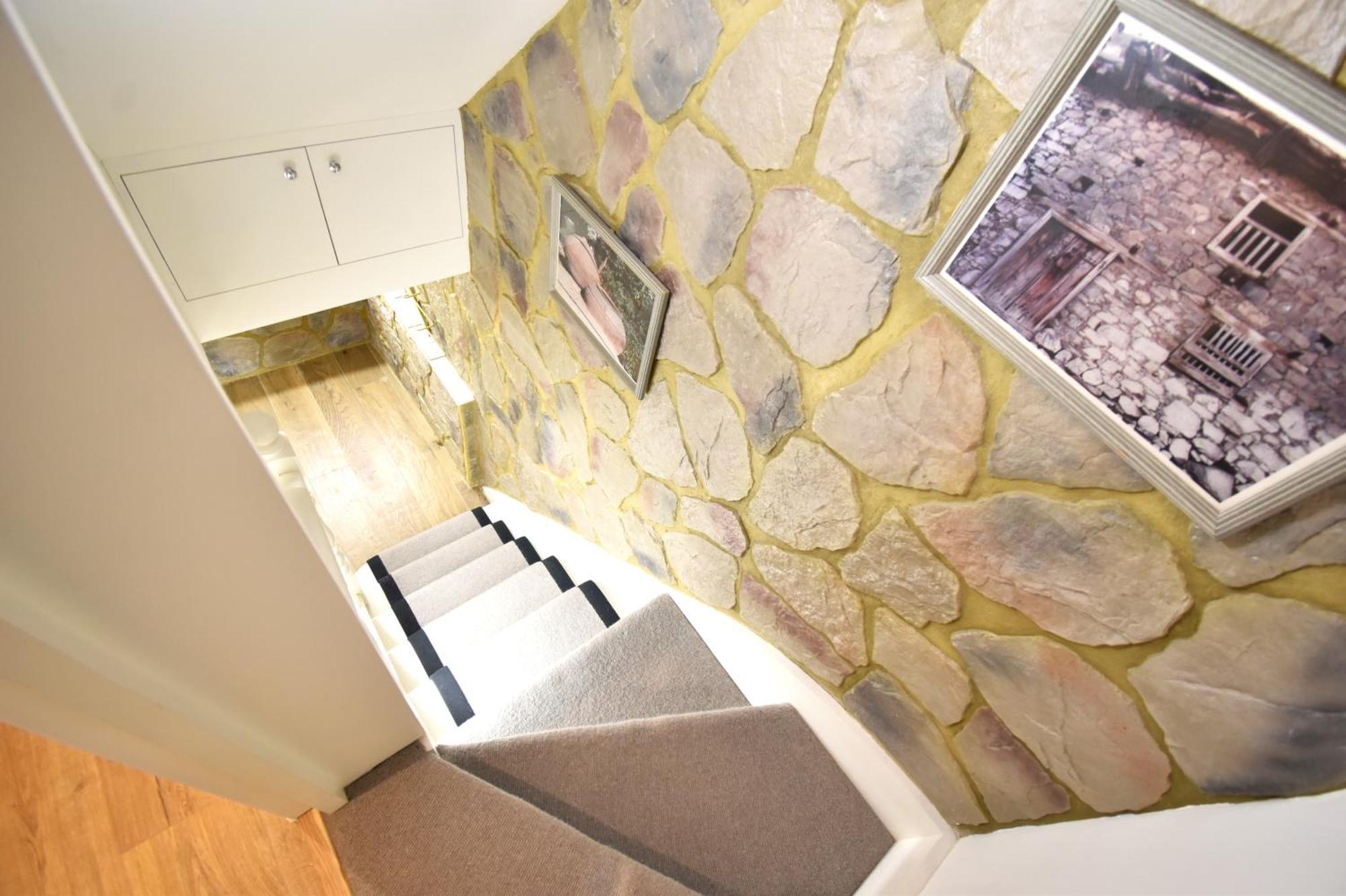 Stunning 2 Bed Appartement *